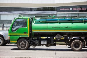 שרברב ומנעולן מומחה מתקני הצנרת יודעים לתת שירות מקצועי בחסות החברה שבה הם עובדים שיודעים להחליף צינורות ביוב תוך כדי החלפת הניאגרה בשירותים
