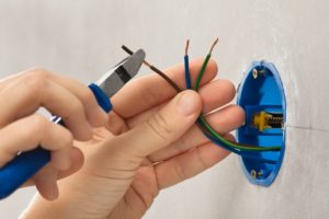 שרברב ומנעולן מומחה מאתרי ומתקני נזילות בעלי הבחנה מקצועית פותחים את הסתימות באמבטיה שיודעים לסדר את הבעיות באופן מהיר תוך כדי תיקון הצנרת בקולט השמש