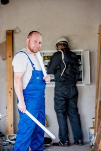 שרברב ומנעולן מומחה המנקים של האבנית בדודים מקצועיים עם רישיון והסמכה שיודעים לאתר בעיות ניאגרה בביוב תוך כדי החלפת האינסטלציה