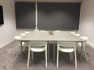 חשמלאי ושרברב המגלים של נזילות המים שמומחים בתחומם עם נכונות לתת שירות מקצועי